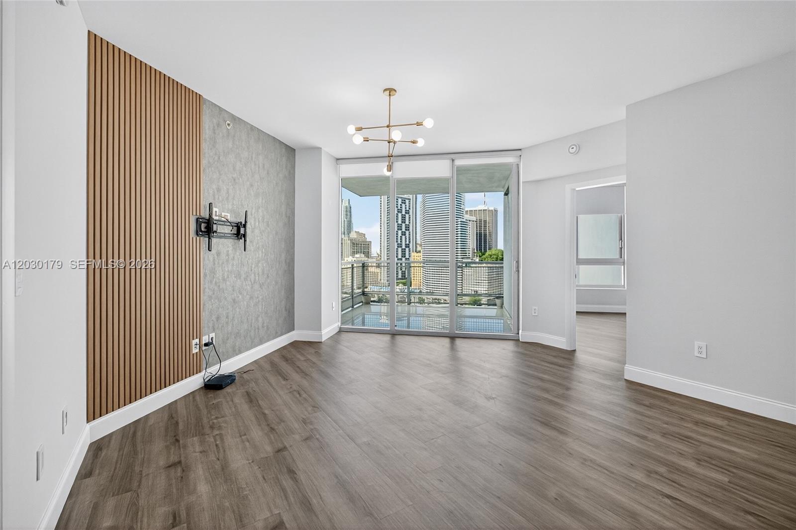 Ver detalles 1705 2 / 2 1030 sq. ft. $ 2026-06-03 0 foto
