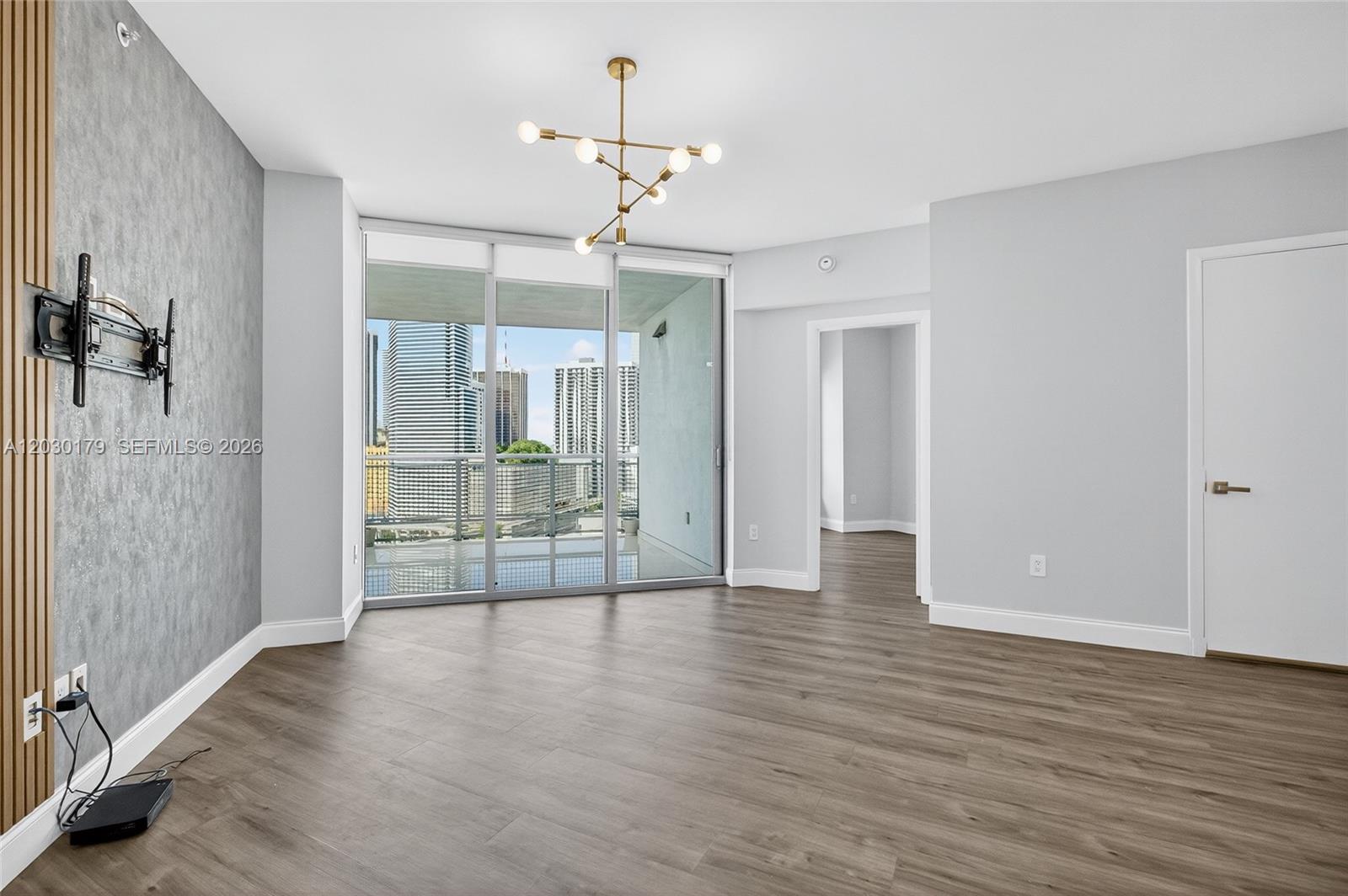 Ver detalles 1705 2 / 2 1030 sq. ft. $ 2026-06-03 0 foto