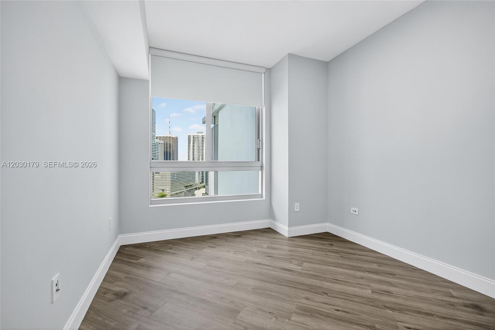 Ver detalles 1705 2 / 2 1030 sq. ft. $ 2026-06-03 0 foto