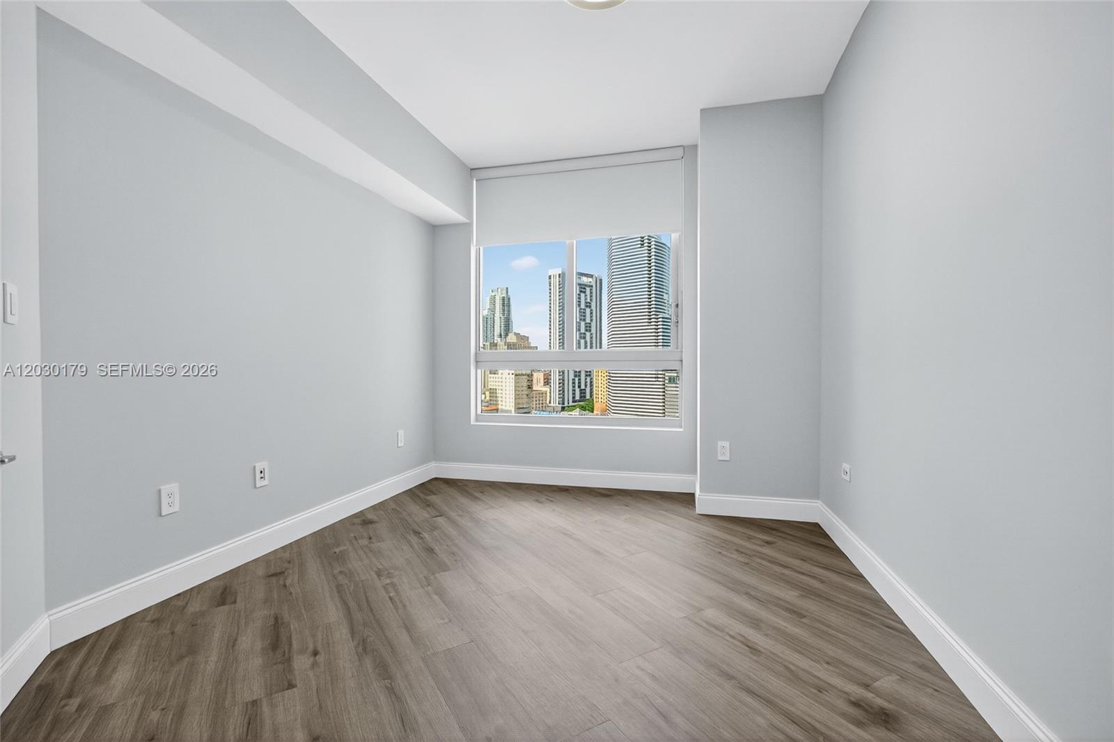 Ver detalles 1705 2 / 2 1030 sq. ft. $ 2026-06-03 0 foto