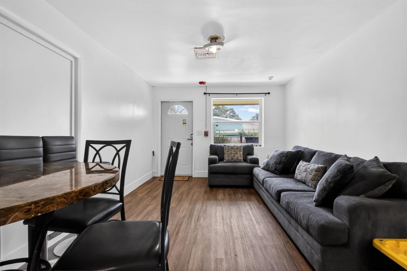   / 0 1222 sq. ft. $ 2026-06-20 0 foto