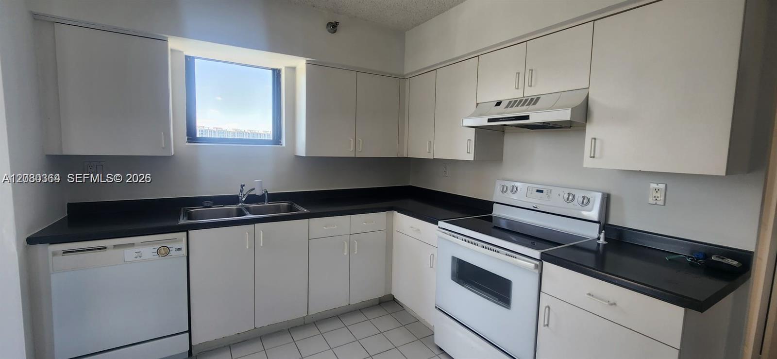 Photo of 3300 191st St  #818, Aventura, Florida, 33180 - 