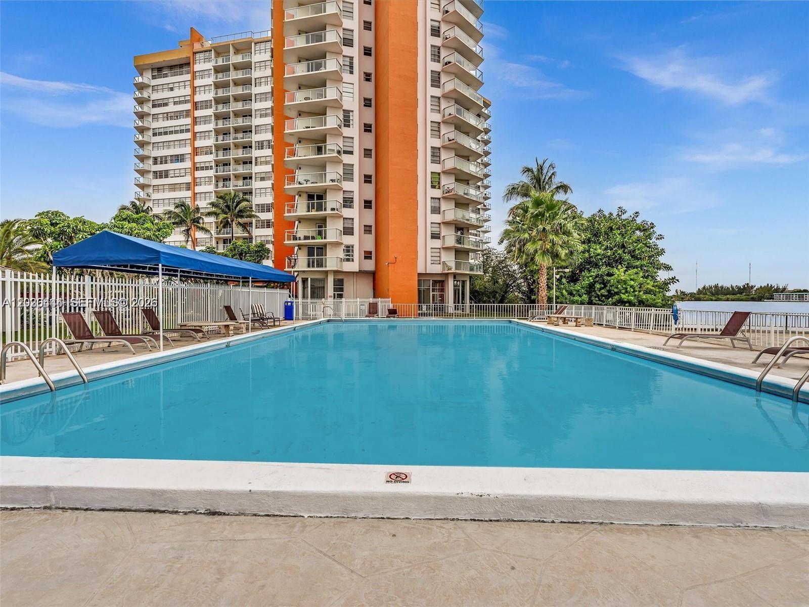 See details 702W 1 / 2 861 sq. ft. $ 2026-06-03 0 Photo