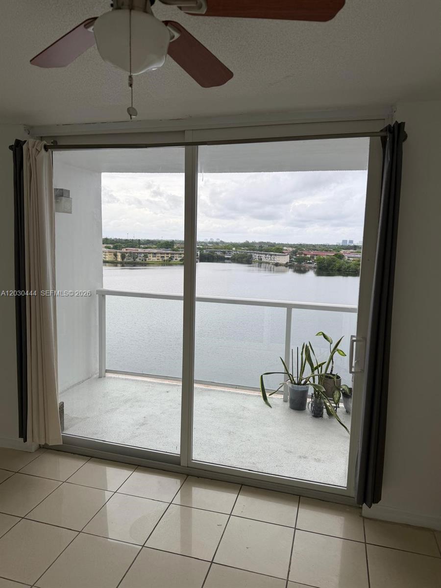 See details 702W 1 / 2 861 sq. ft. $ 2026-06-03 0 Photo