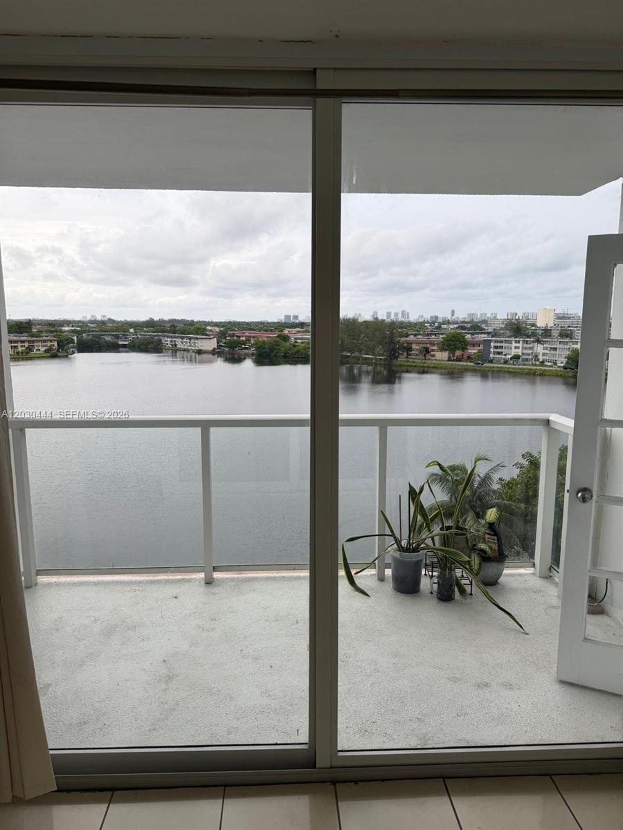 See details 702W 1 / 2 861 sq. ft. $ 2026-06-03 0 Photo