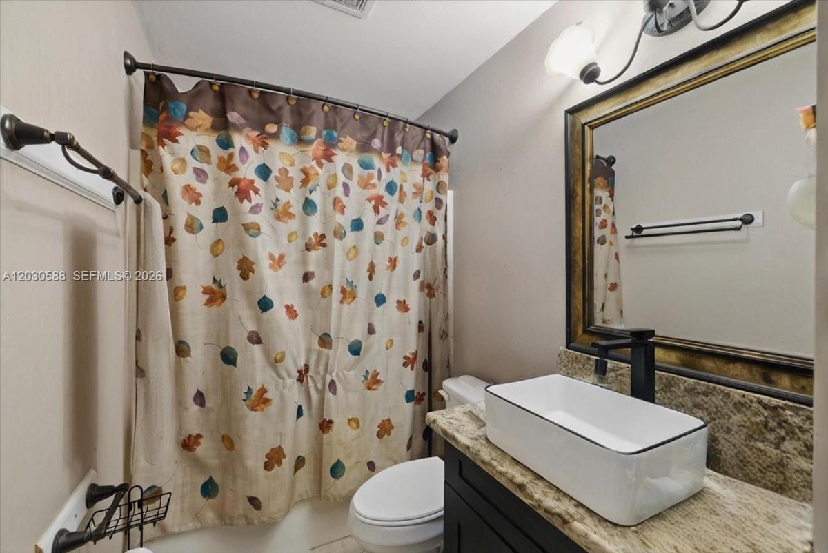 Ver detalles 403 4 / 2 1993 sq. ft. $ 2026-06-03 0 foto