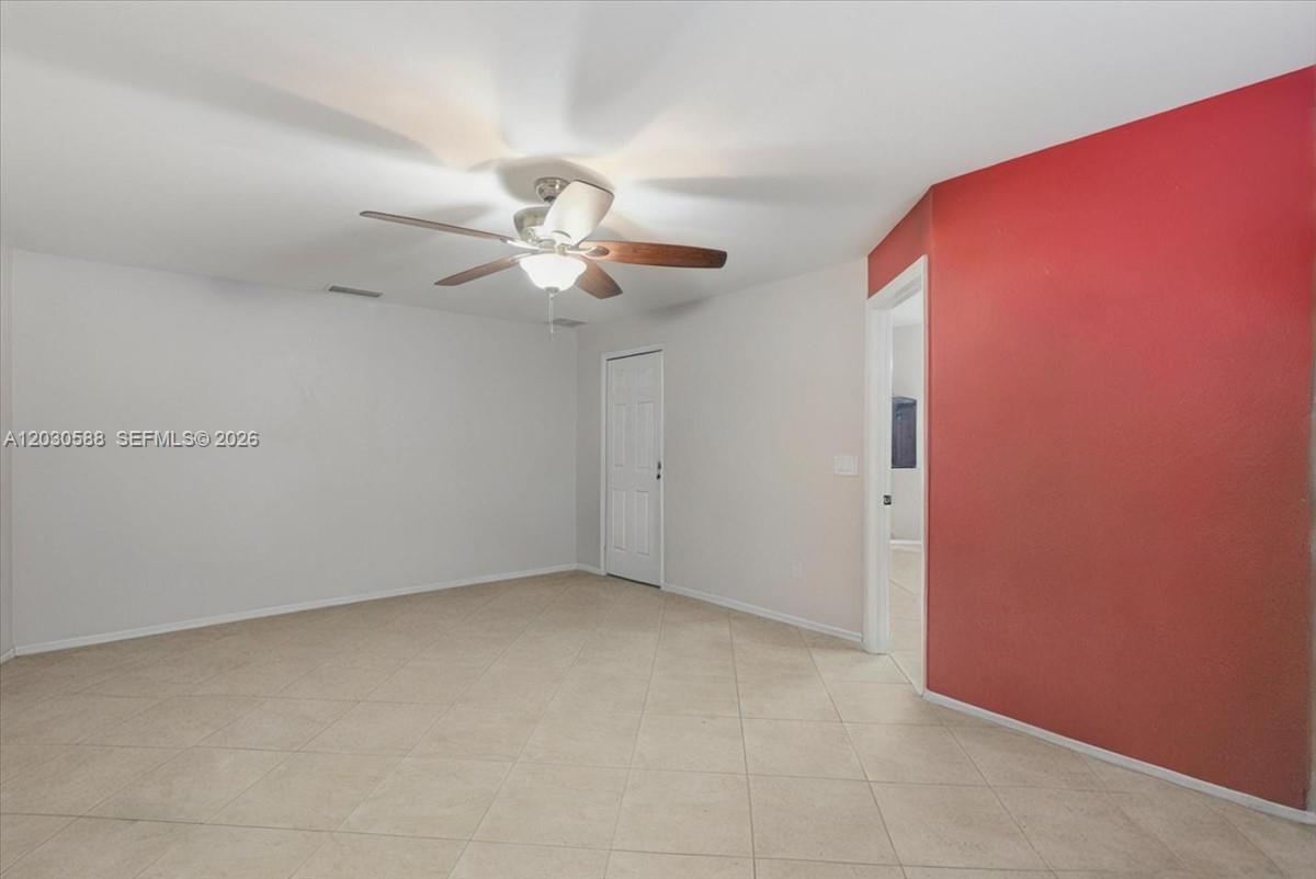Ver detalles 403 4 / 2 1993 sq. ft. $ 2026-06-03 0 foto