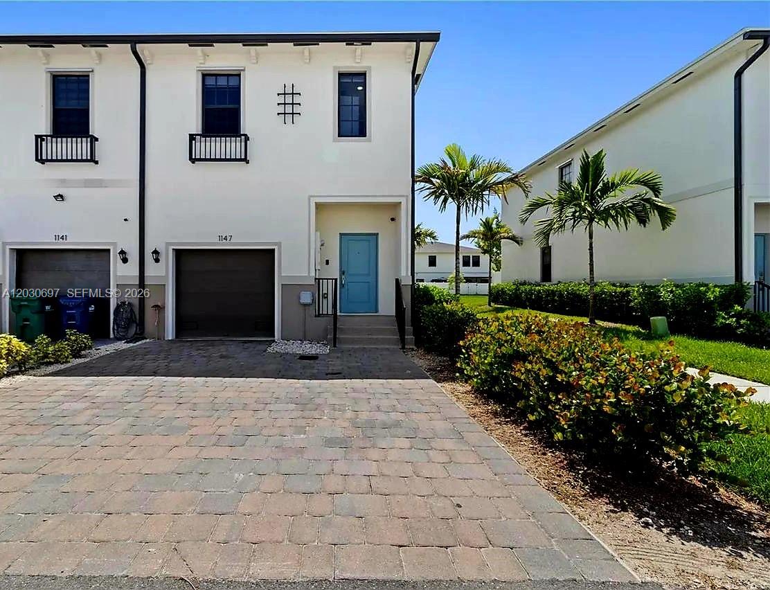 Ver detalles 1147 3 / 3 1386 sq. ft. $ 2026-06-03 0 foto