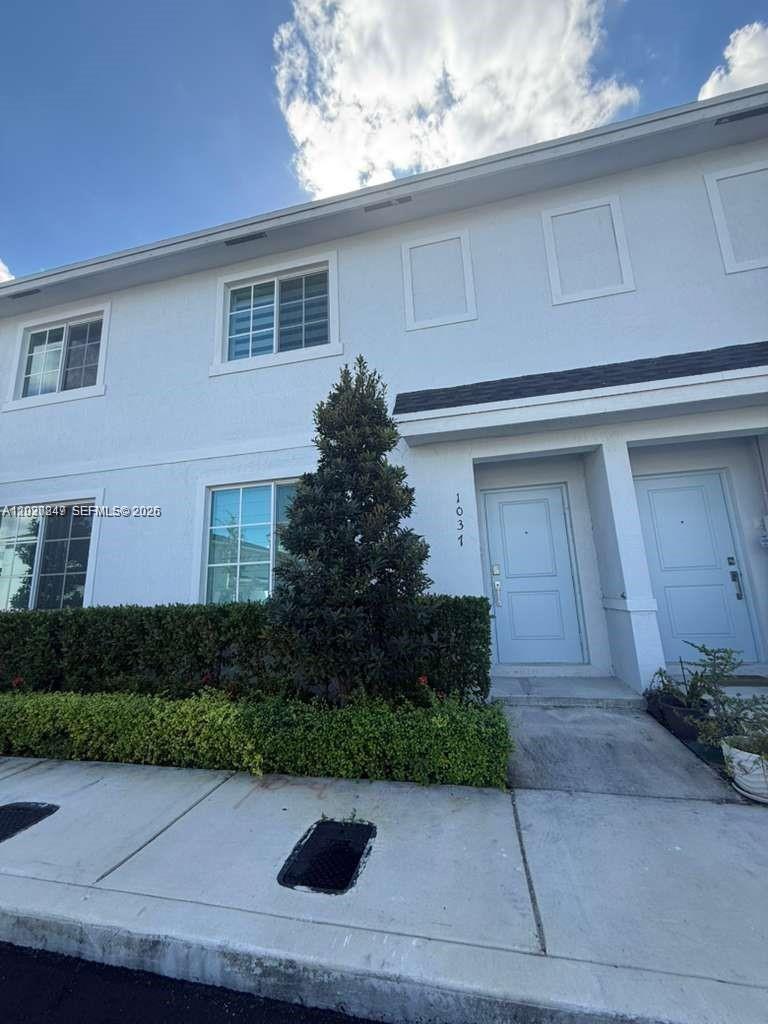 Ver detalles 1037 3 / 3 1425 sq. ft. $ 2026-06-04 0 foto
