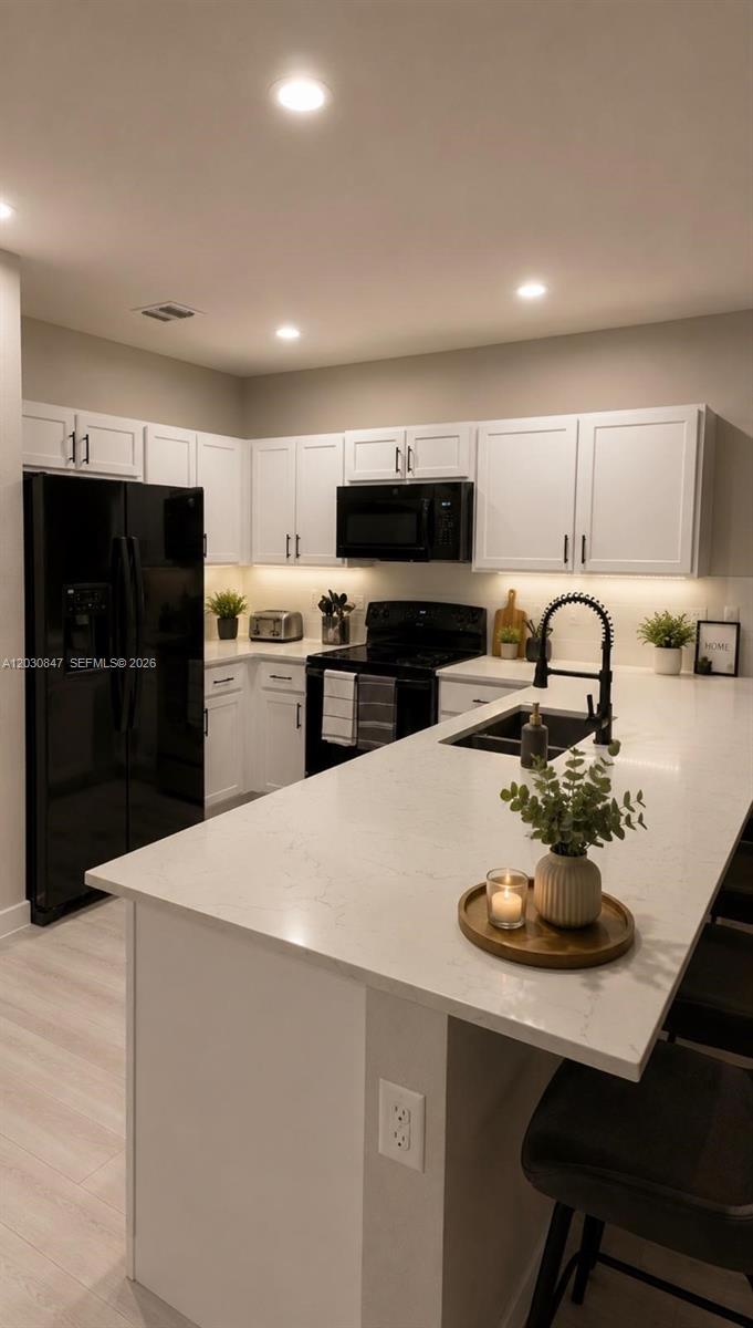 Ver detalles 1037 3 / 3 1425 sq. ft. $ 2026-06-04 0 foto