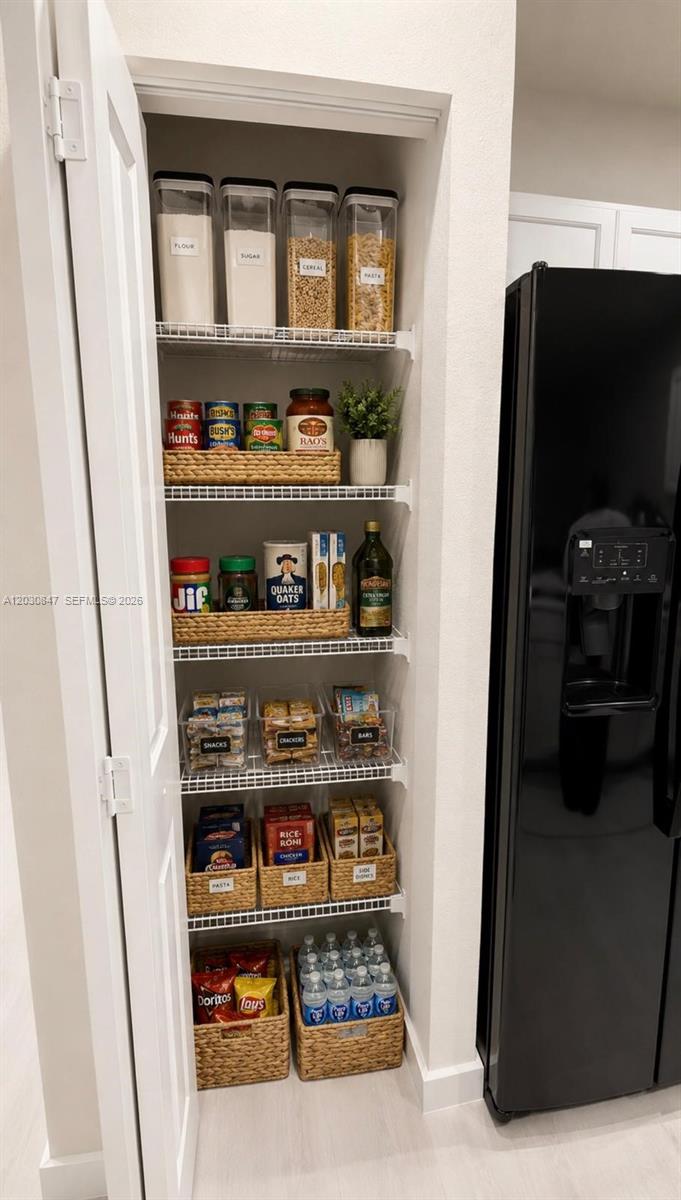 Ver detalles 1037 3 / 3 1425 sq. ft. $ 2026-06-04 0 foto