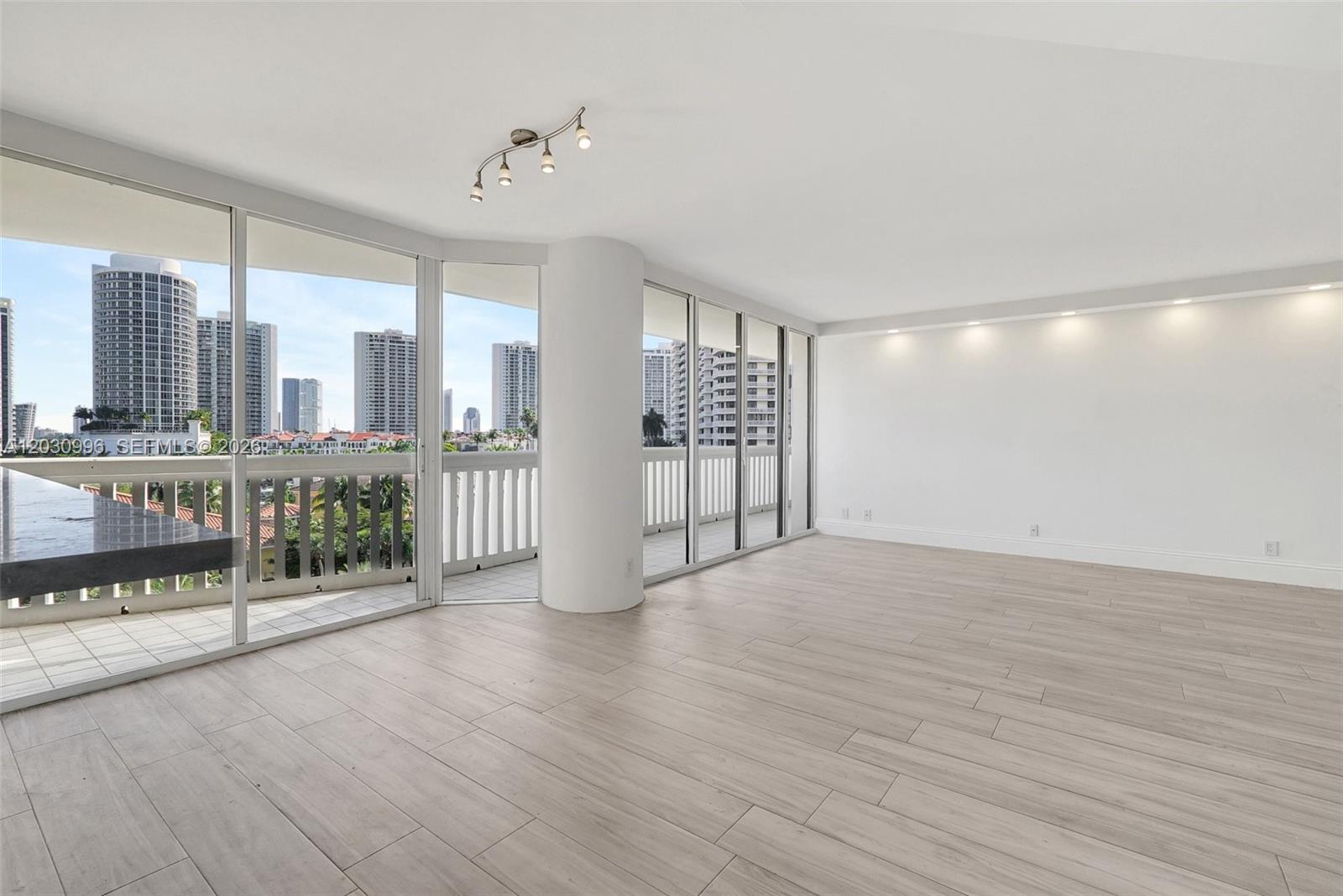 707 3 / 3 1520 sq. ft. $ 2026-06-04 0 Photo
