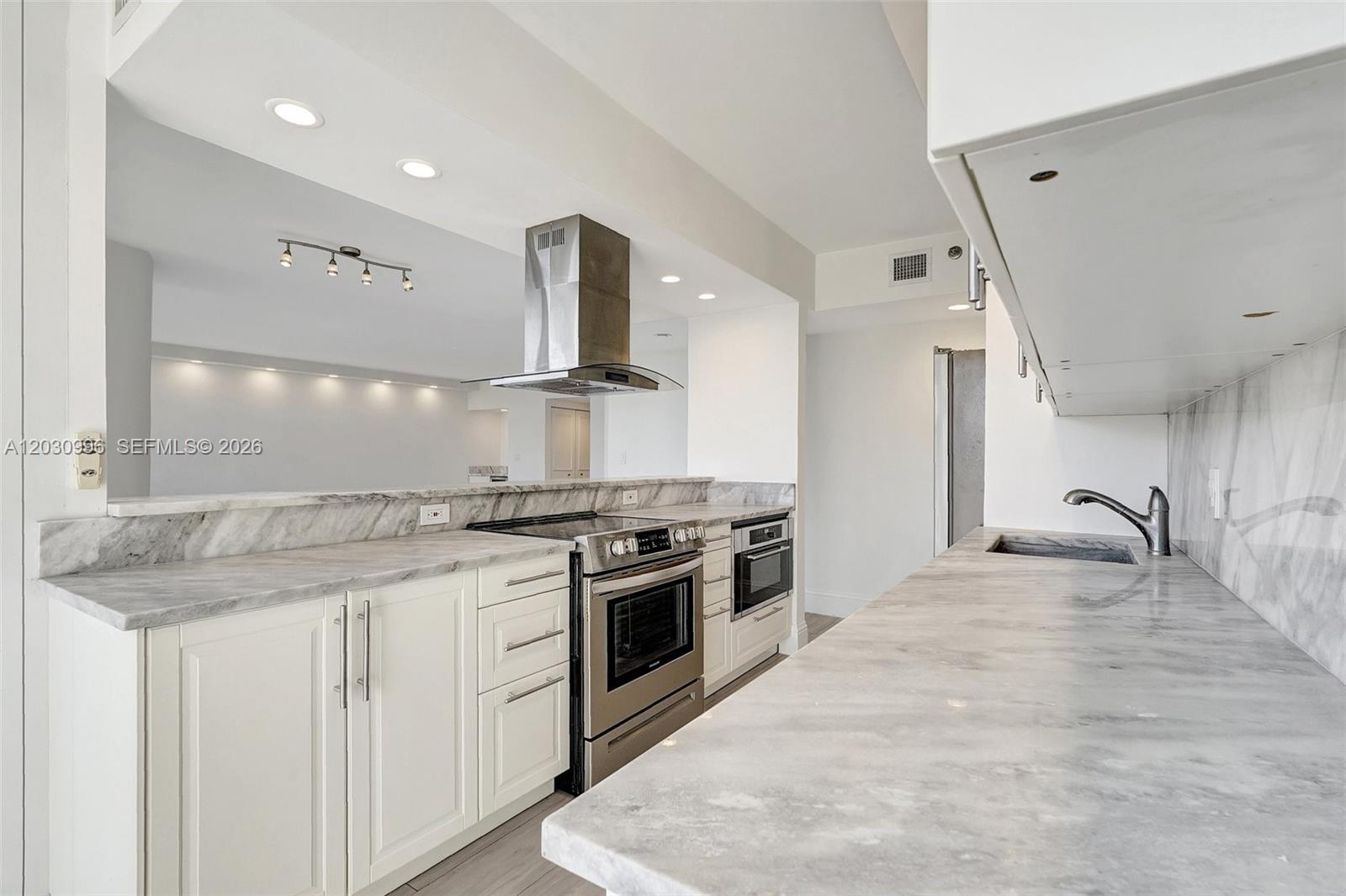 707 3 / 3 1520 sq. ft. $ 2026-06-04 0 Photo
