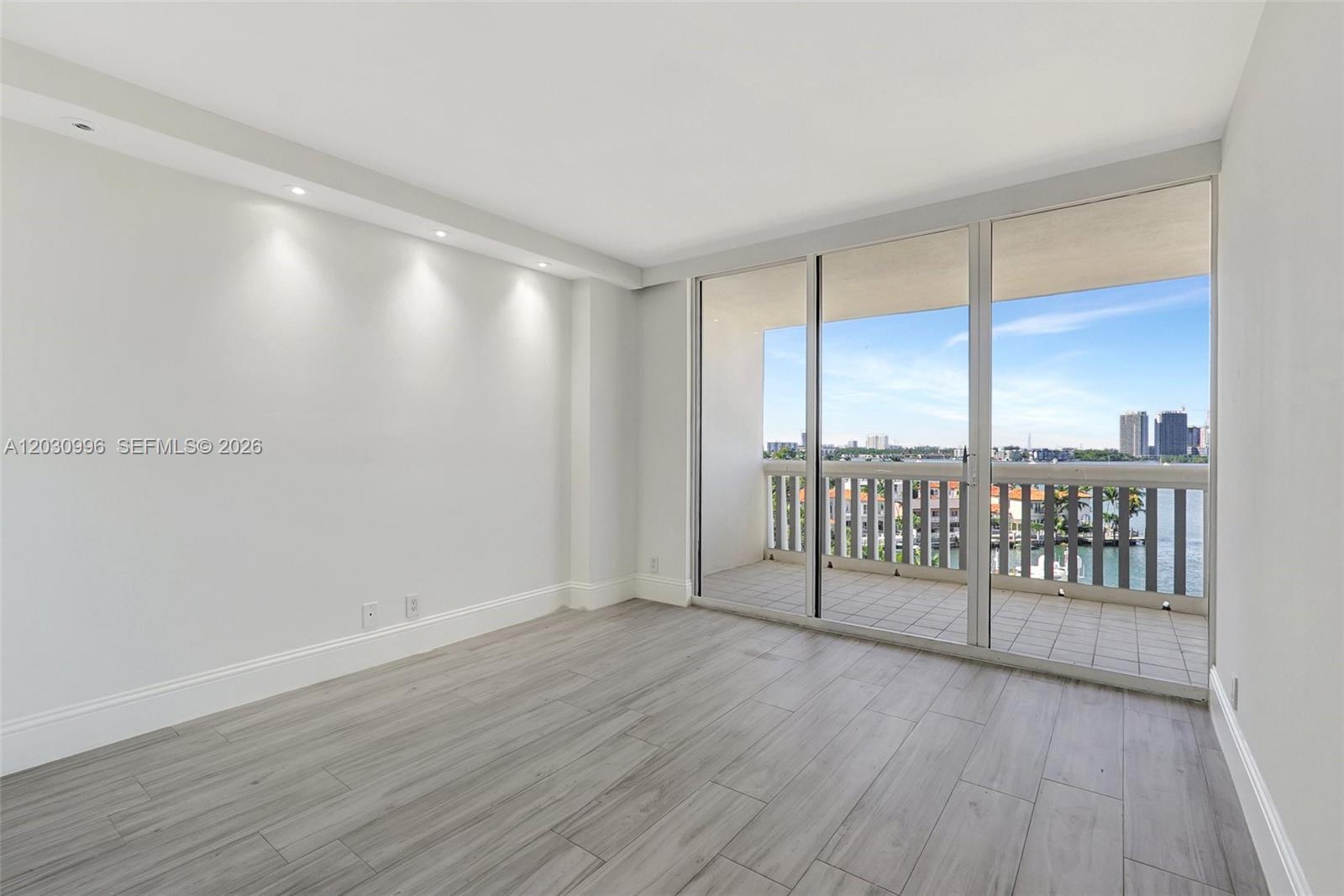 707 3 / 3 1520 sq. ft. $ 2026-06-04 0 Photo