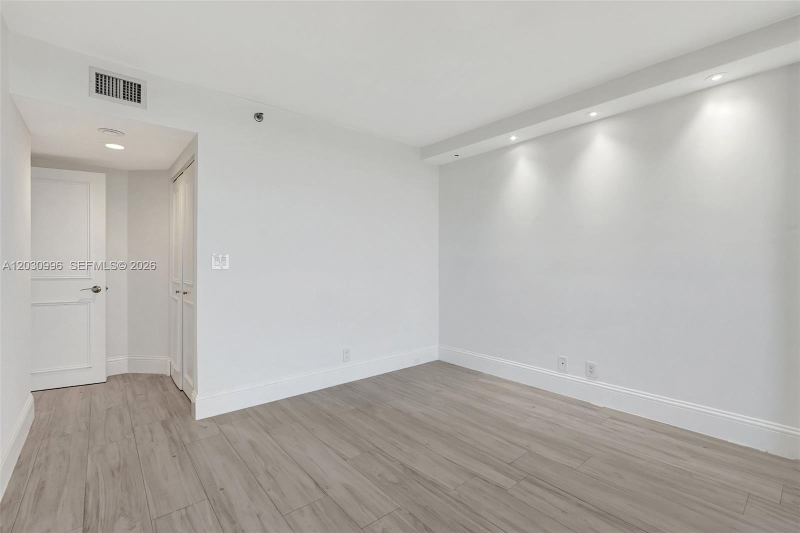 707 3 / 3 1520 sq. ft. $ 2026-06-04 0 Photo