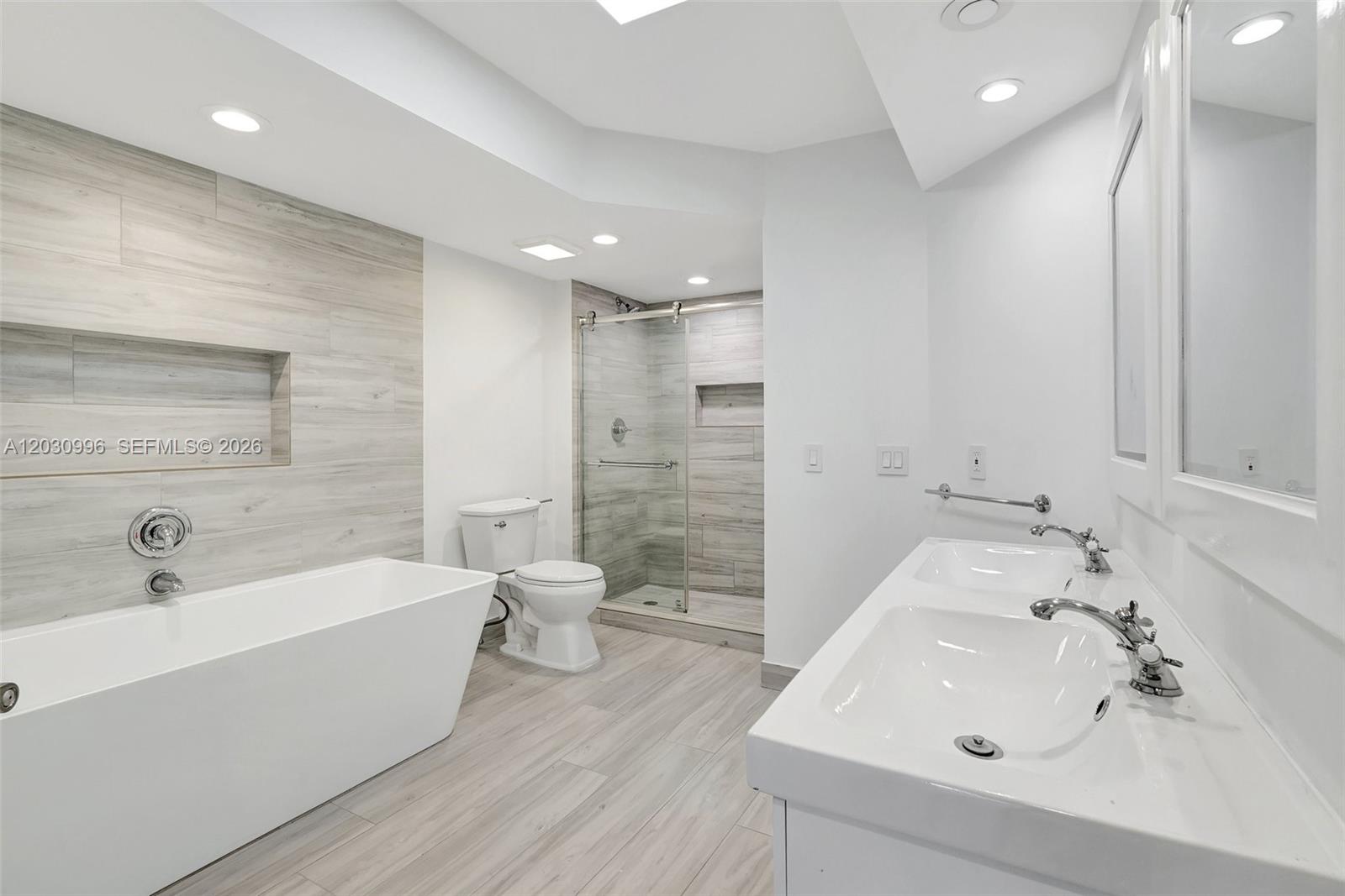 707 3 / 3 1520 sq. ft. $ 2026-06-04 0 Photo