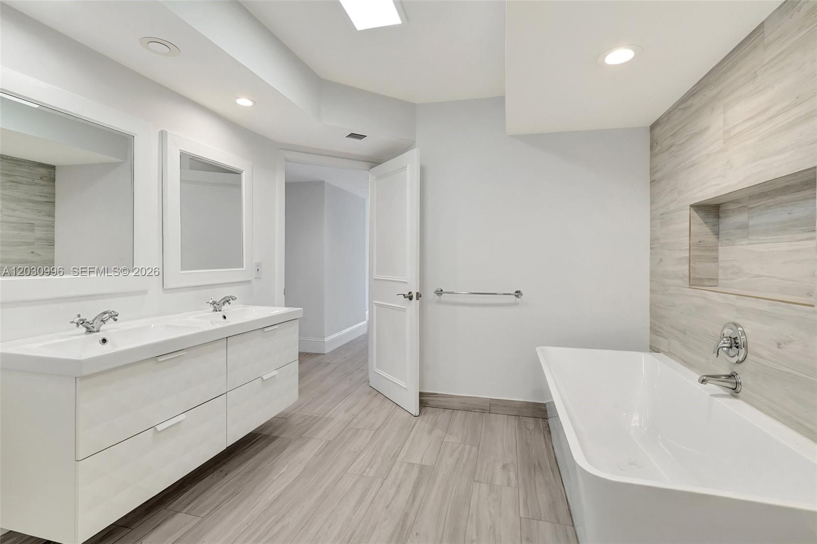 707 3 / 3 1520 sq. ft. $ 2026-06-04 0 Photo