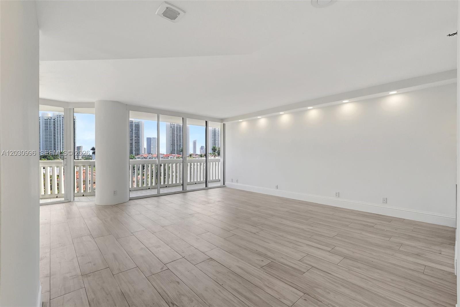 707 3 / 3 1520 sq. ft. $ 2026-06-04 0 Photo