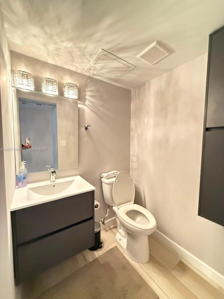 Ver detalles 912 1 / 2 991 sq. ft. $ 2026-06-04 0 foto