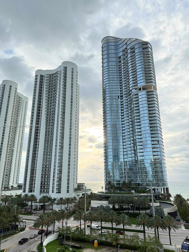 Ver detalles 912 1 / 2 991 sq. ft. $ 2026-06-04 0 foto