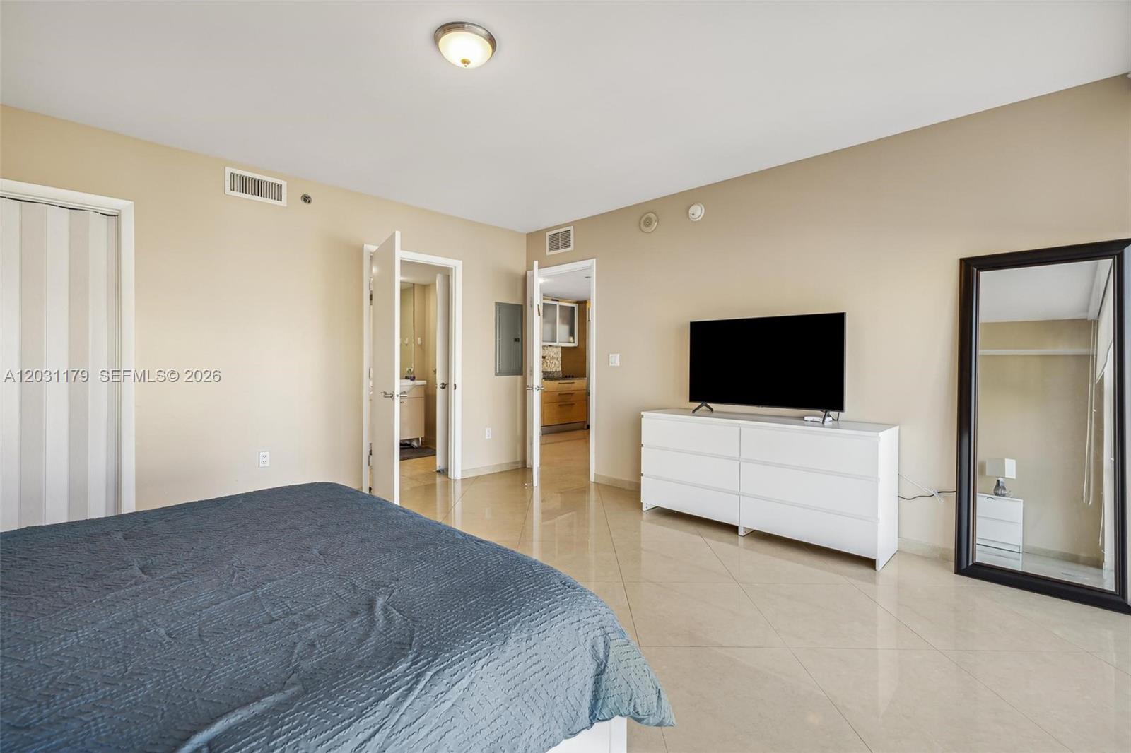 907 1 / 1 871 sq. ft. $ 2026-06-04 0 Photo
