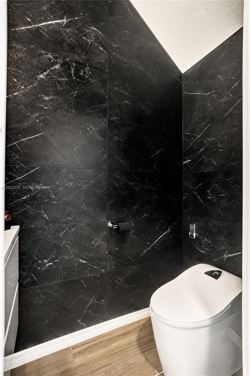 Ver detalles 4414 3 / 3 1881 sq. ft. $ 2026-06-04 0 foto