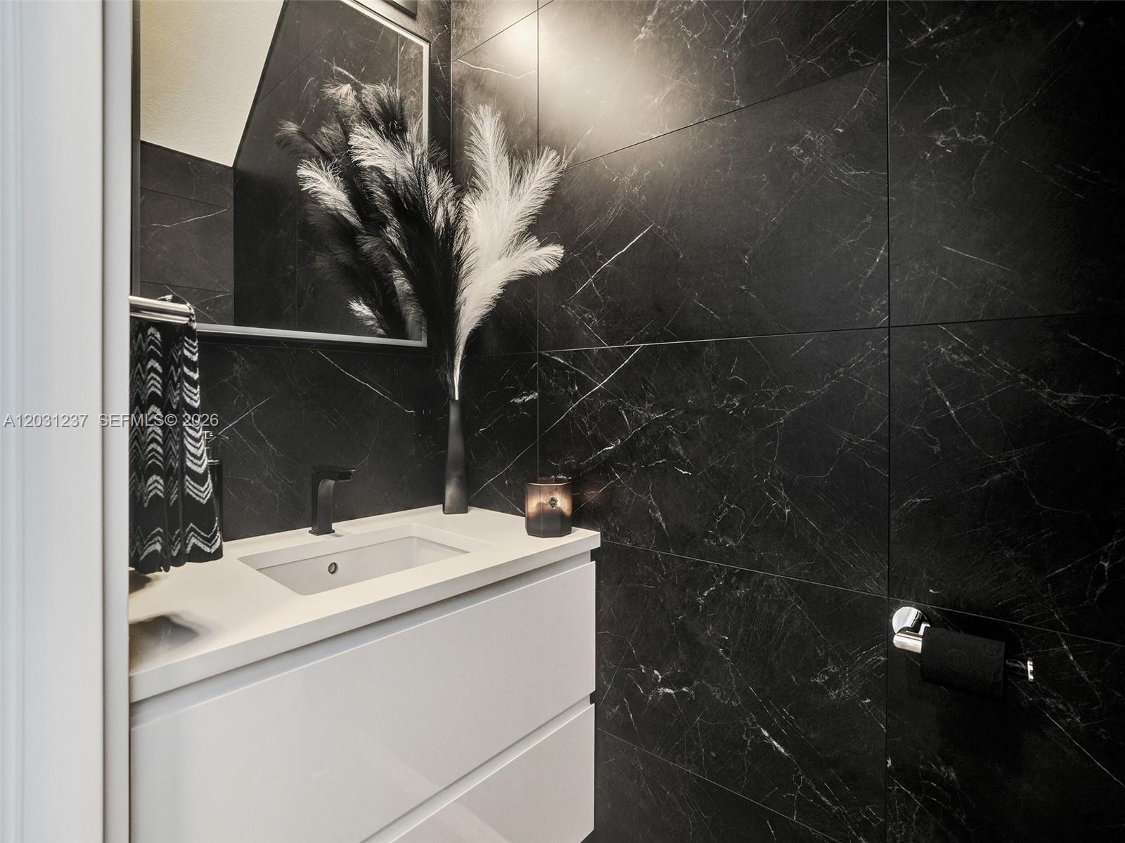 Ver detalles 4414 3 / 3 1881 sq. ft. $ 2026-06-04 0 foto
