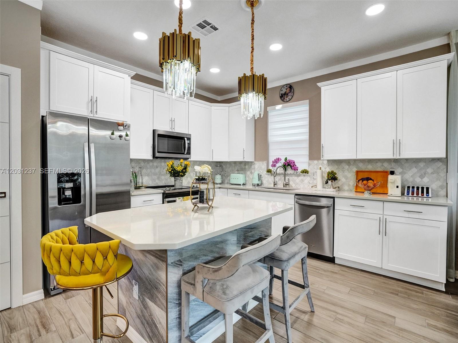 Ver detalles 4414 3 / 3 1881 sq. ft. $ 2026-06-04 0 foto