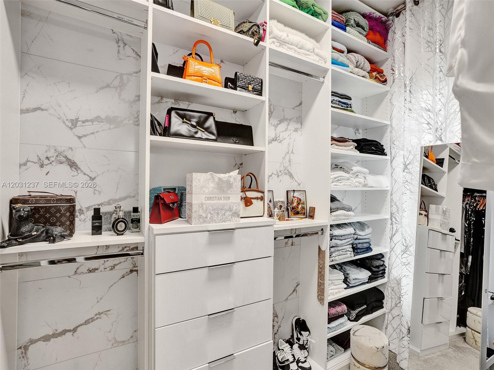 Ver detalles 4414 3 / 3 1881 sq. ft. $ 2026-06-04 0 foto