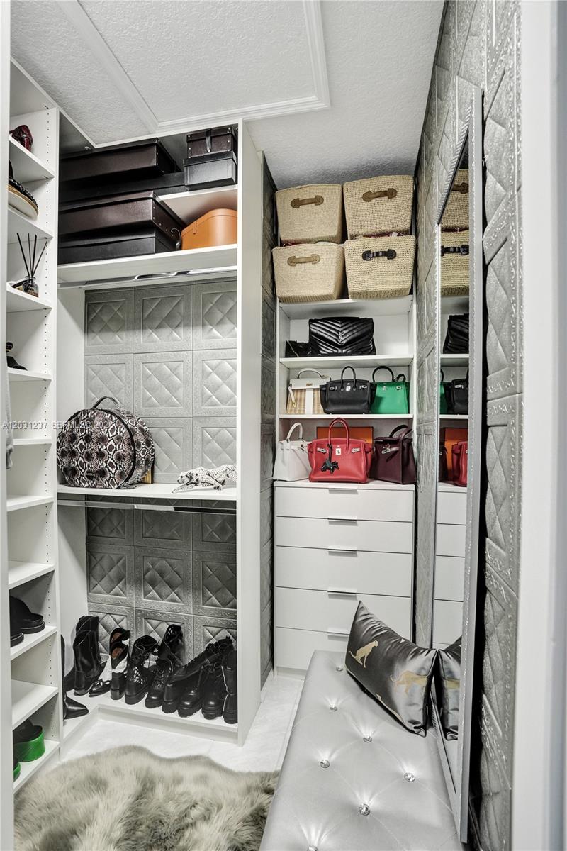 Ver detalles 4414 3 / 3 1881 sq. ft. $ 2026-06-04 0 foto