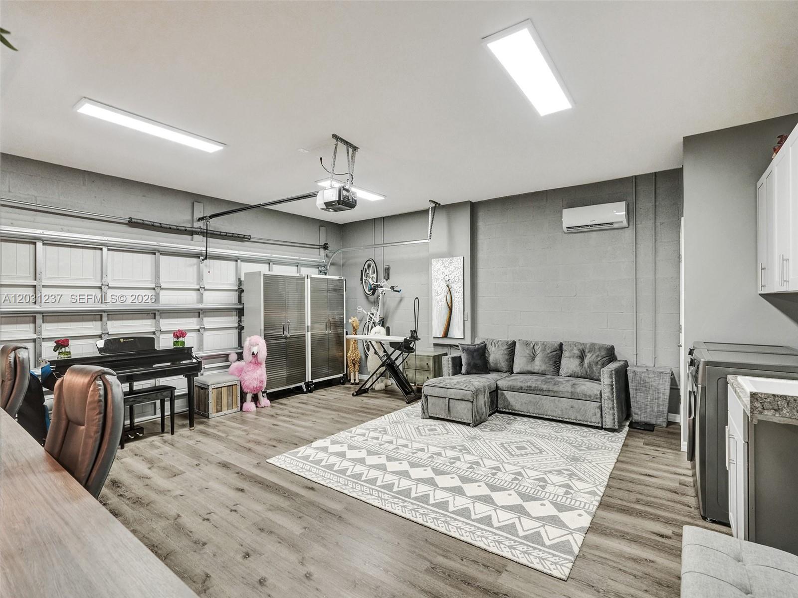 Ver detalles 4414 3 / 3 1881 sq. ft. $ 2026-06-04 0 foto