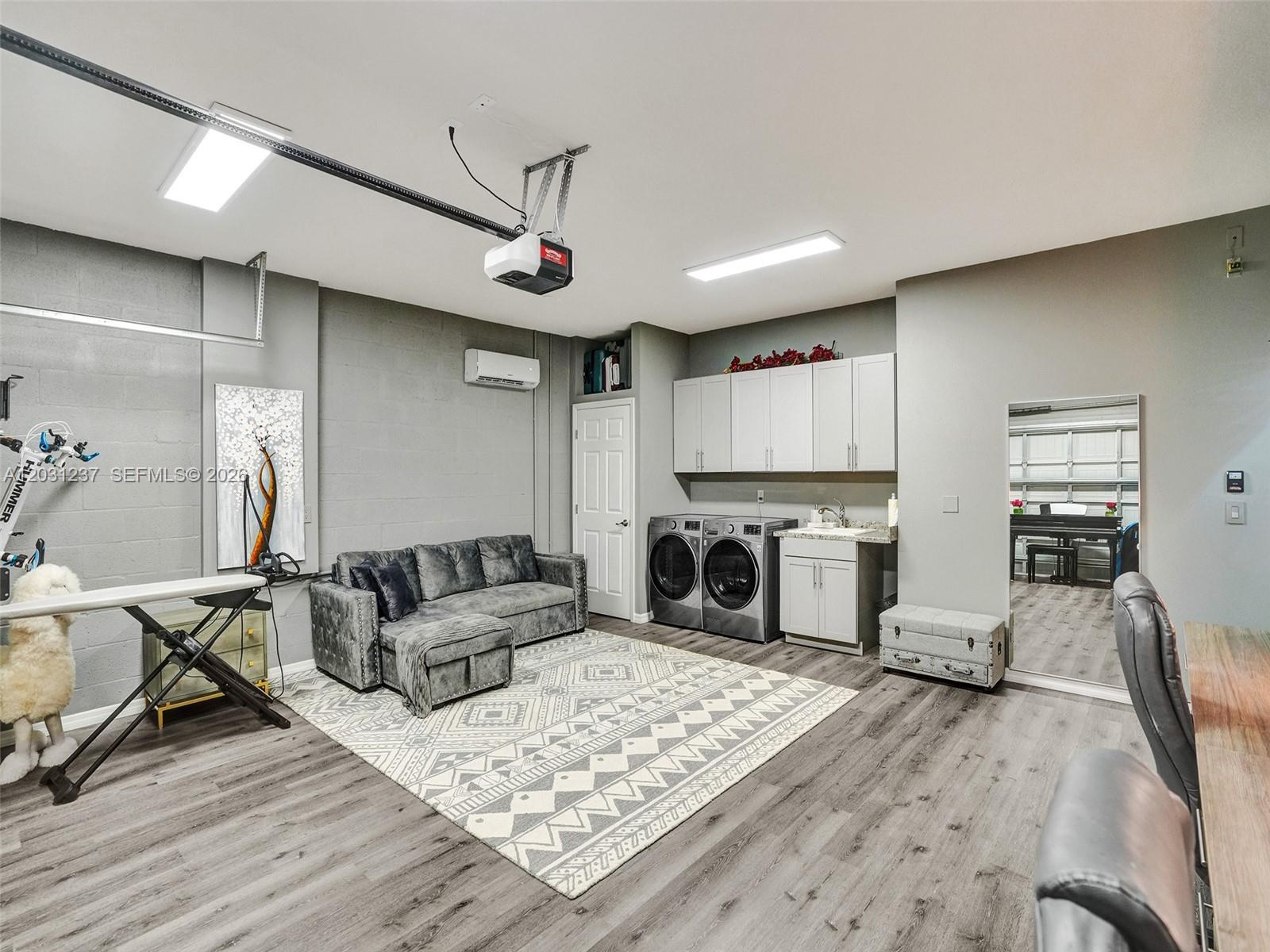 Ver detalles 4414 3 / 3 1881 sq. ft. $ 2026-06-04 0 foto