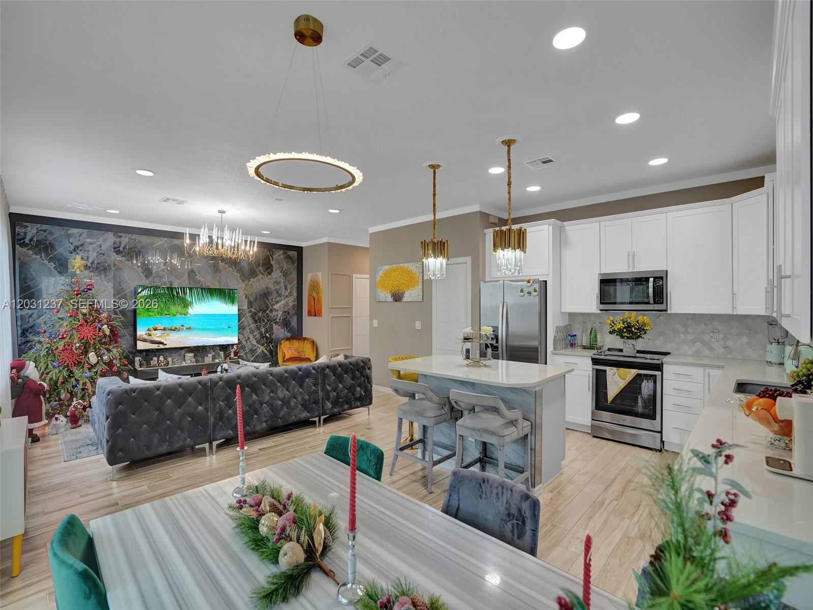 Ver detalles 4414 3 / 3 1881 sq. ft. $ 2026-06-04 0 foto