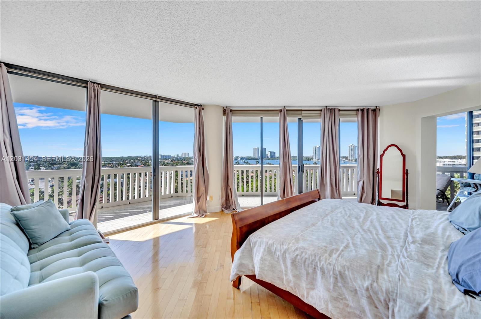 See details 806 4 / 5 4050 sq. ft. $ 2026-06-04 0 Photo