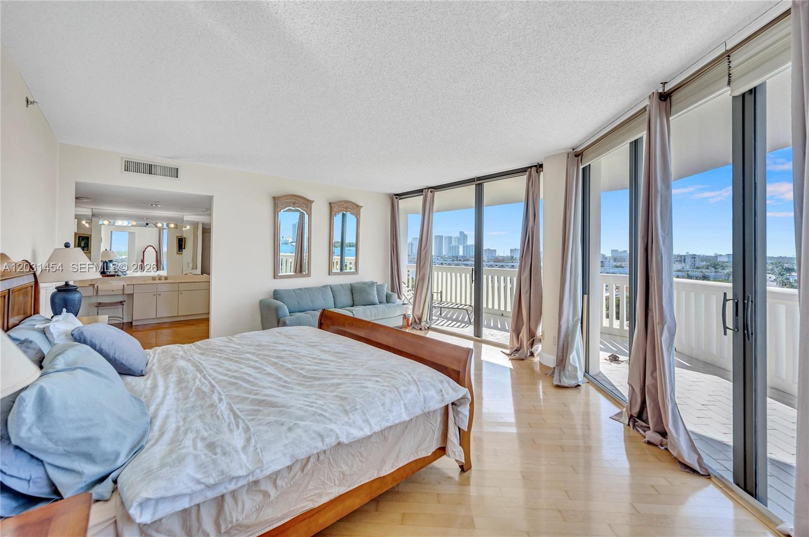 See details 806 4 / 5 4050 sq. ft. $ 2026-06-04 0 Photo