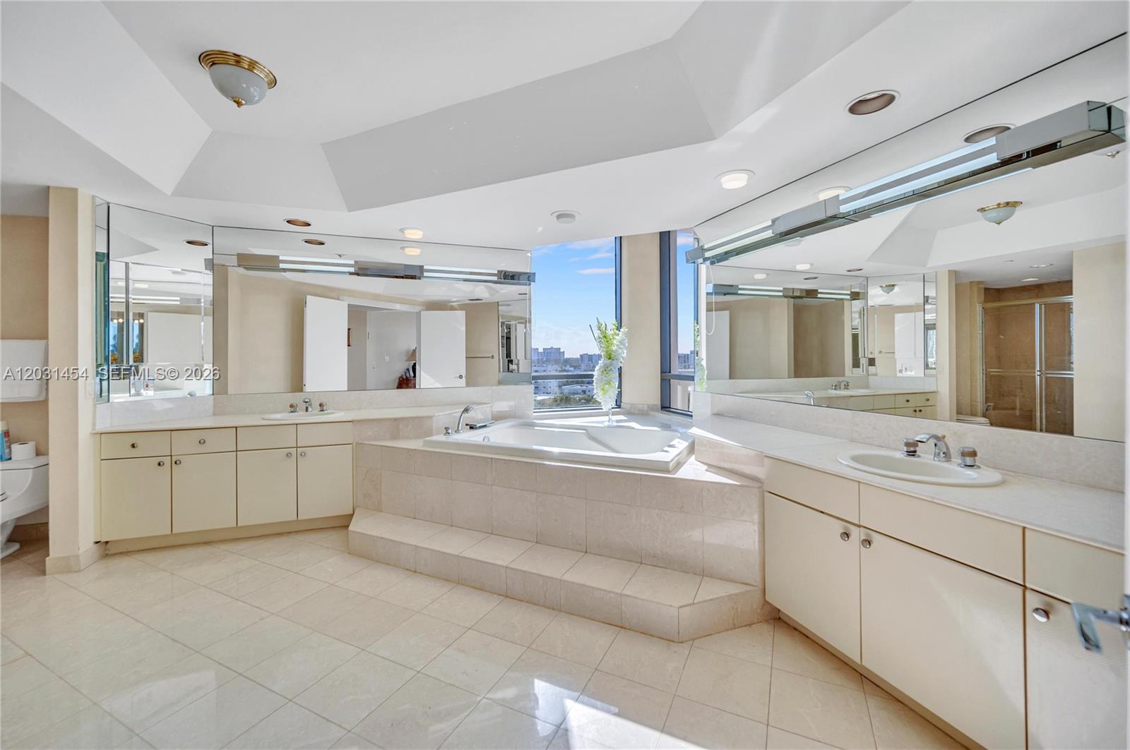 See details 806 4 / 5 4050 sq. ft. $ 2026-06-04 0 Photo
