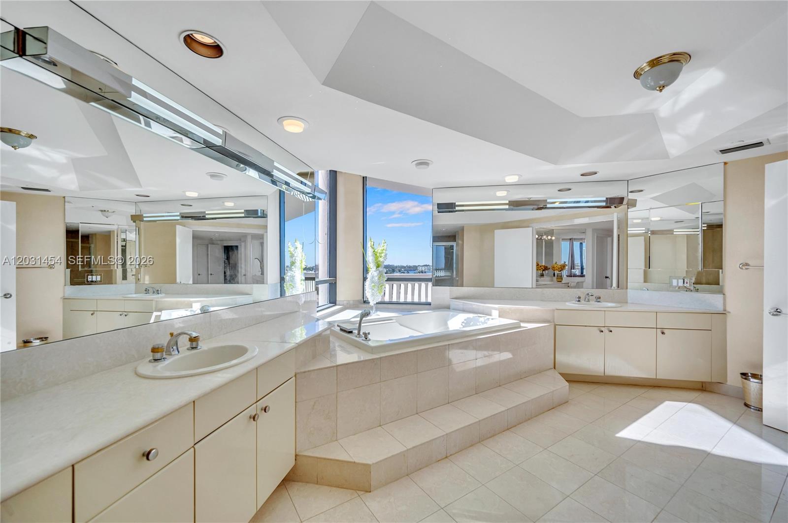 See details 806 4 / 5 4050 sq. ft. $ 2026-06-04 0 Photo