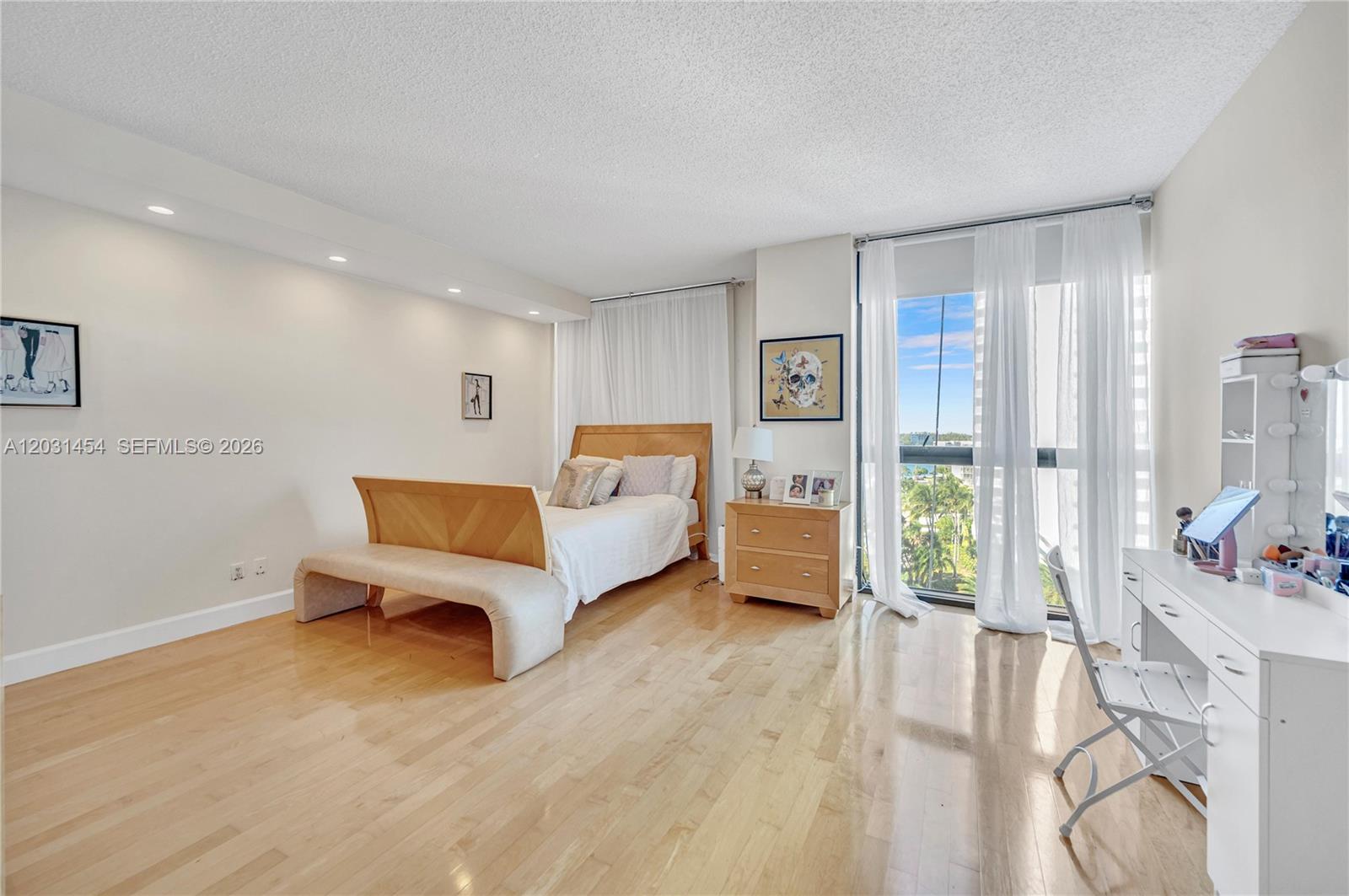 See details 806 4 / 5 4050 sq. ft. $ 2026-06-04 0 Photo