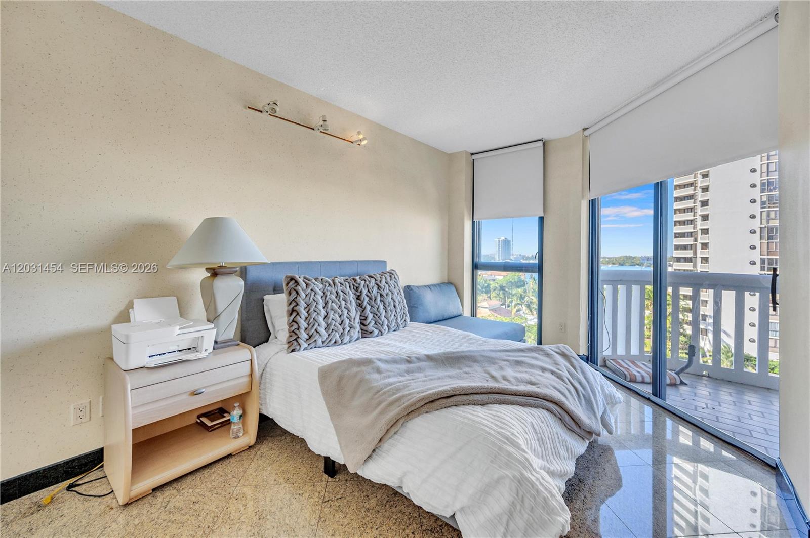 See details 806 4 / 5 4050 sq. ft. $ 2026-06-04 0 Photo
