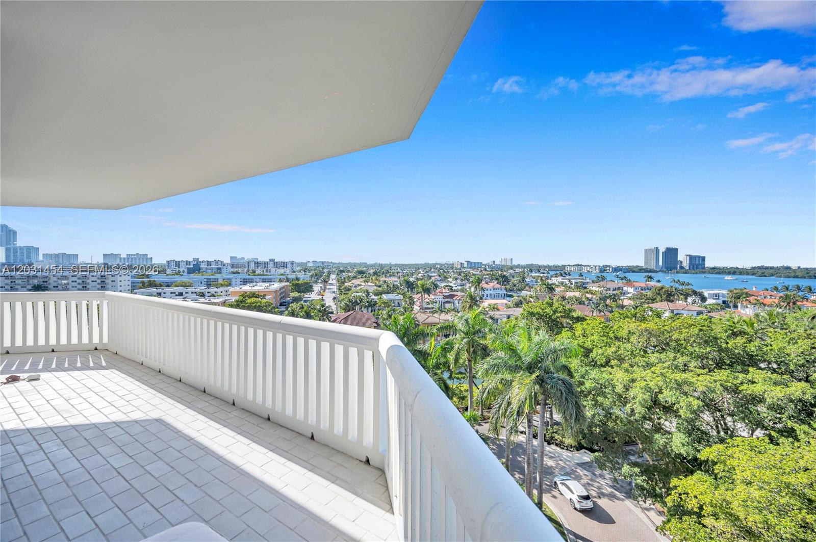 See details 806 4 / 5 4050 sq. ft. $ 2026-06-04 0 Photo