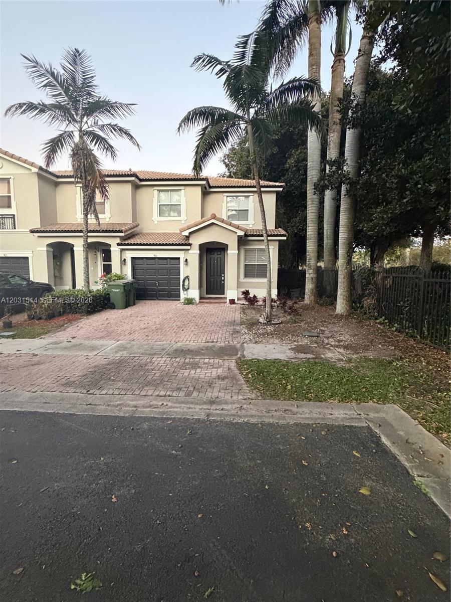 Ver detalles 901 3 / 3 1590 sq. ft. $ 2026-06-04 0 foto