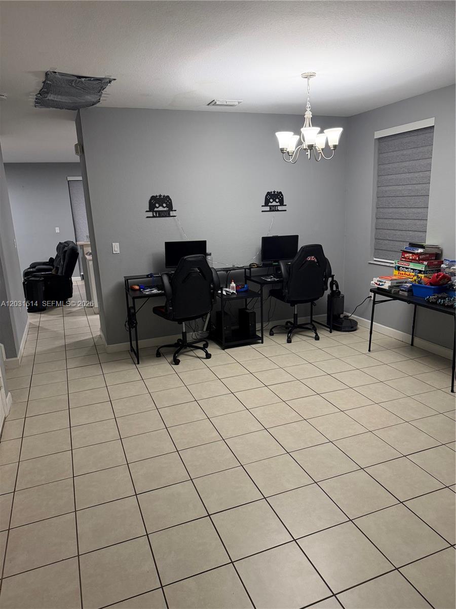Ver detalles 901 3 / 3 1590 sq. ft. $ 2026-06-04 0 foto
