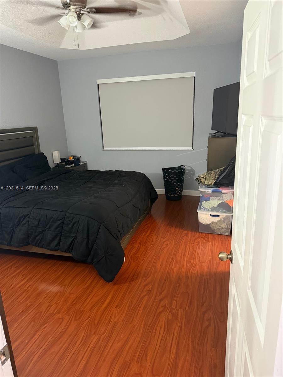 Ver detalles 901 3 / 3 1590 sq. ft. $ 2026-06-04 0 foto