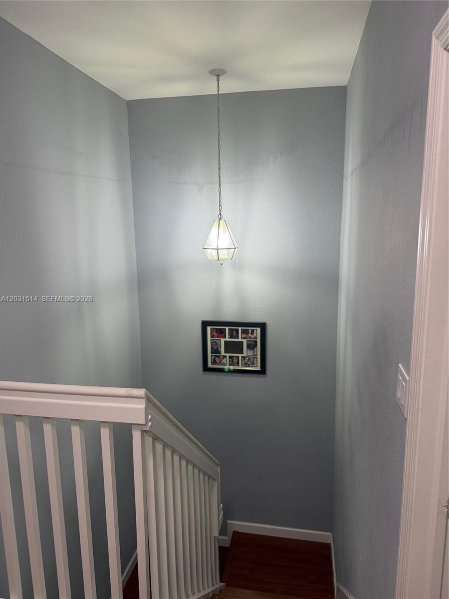 Ver detalles 901 3 / 3 1590 sq. ft. $ 2026-06-04 0 foto