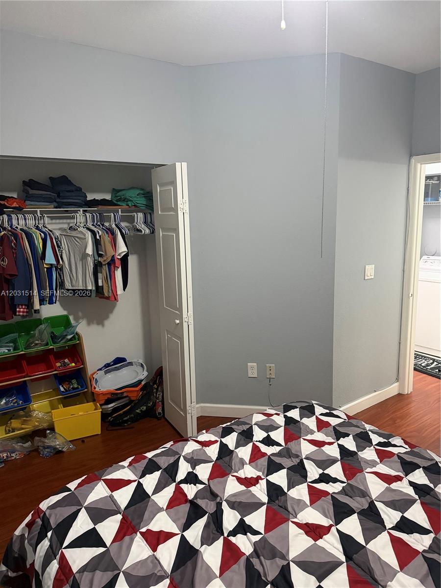 Ver detalles 901 3 / 3 1590 sq. ft. $ 2026-06-04 0 foto
