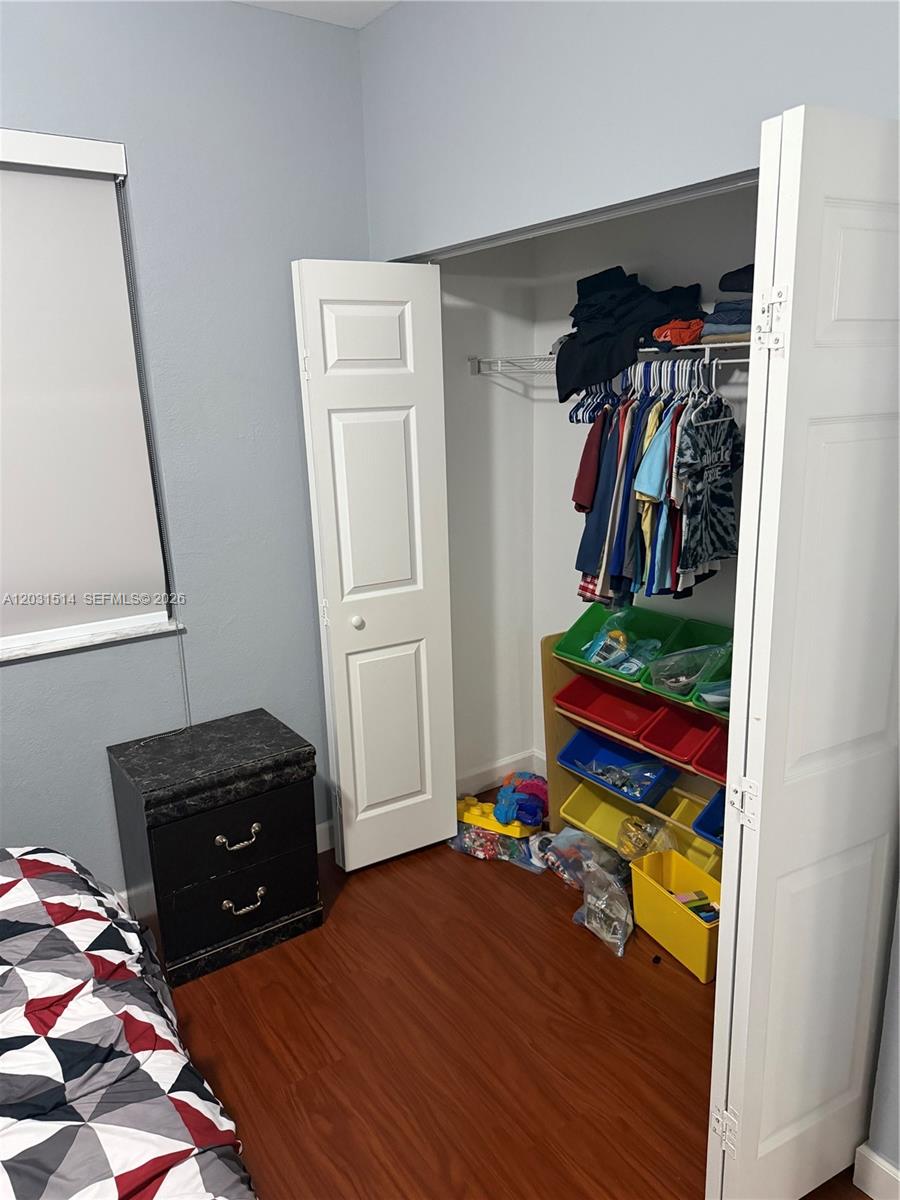 Ver detalles 901 3 / 3 1590 sq. ft. $ 2026-06-04 0 foto