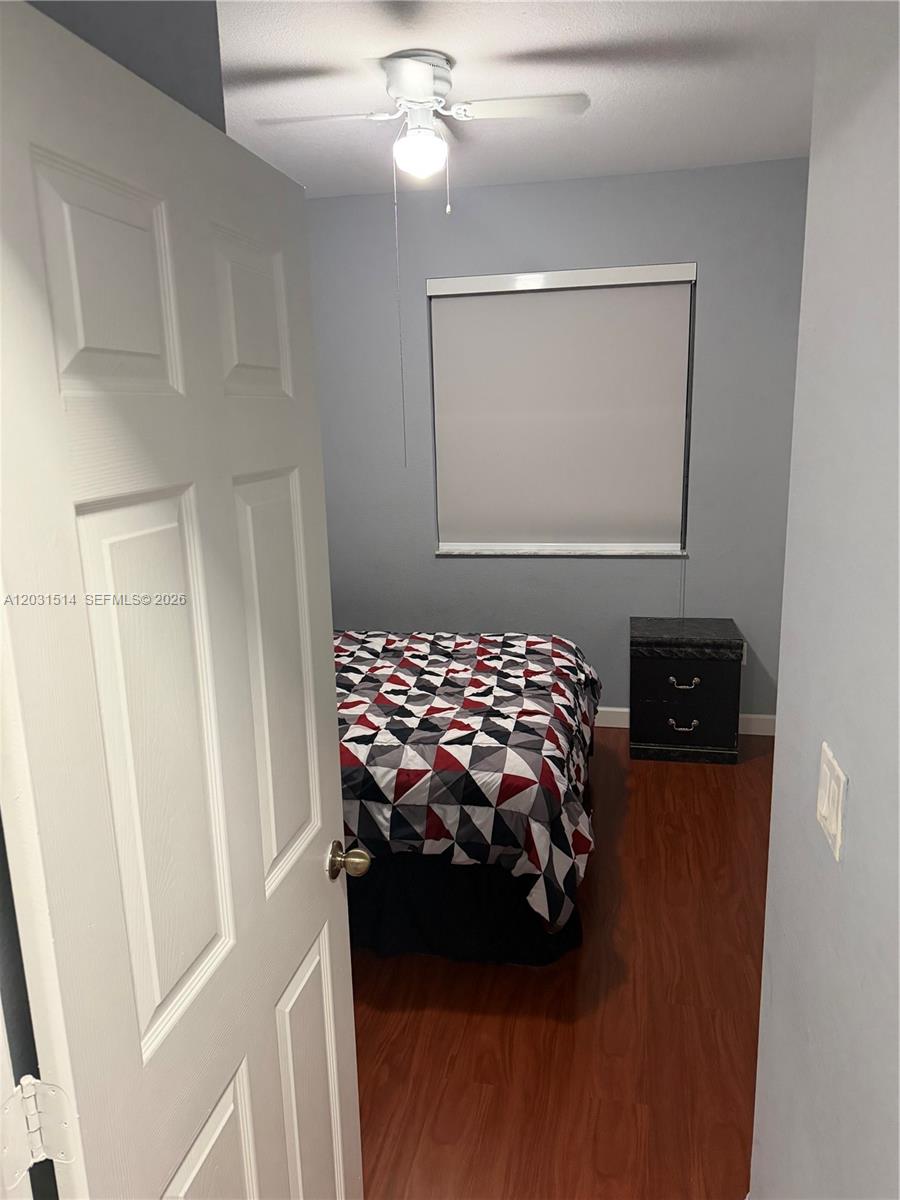 Ver detalles 901 3 / 3 1590 sq. ft. $ 2026-06-04 0 foto