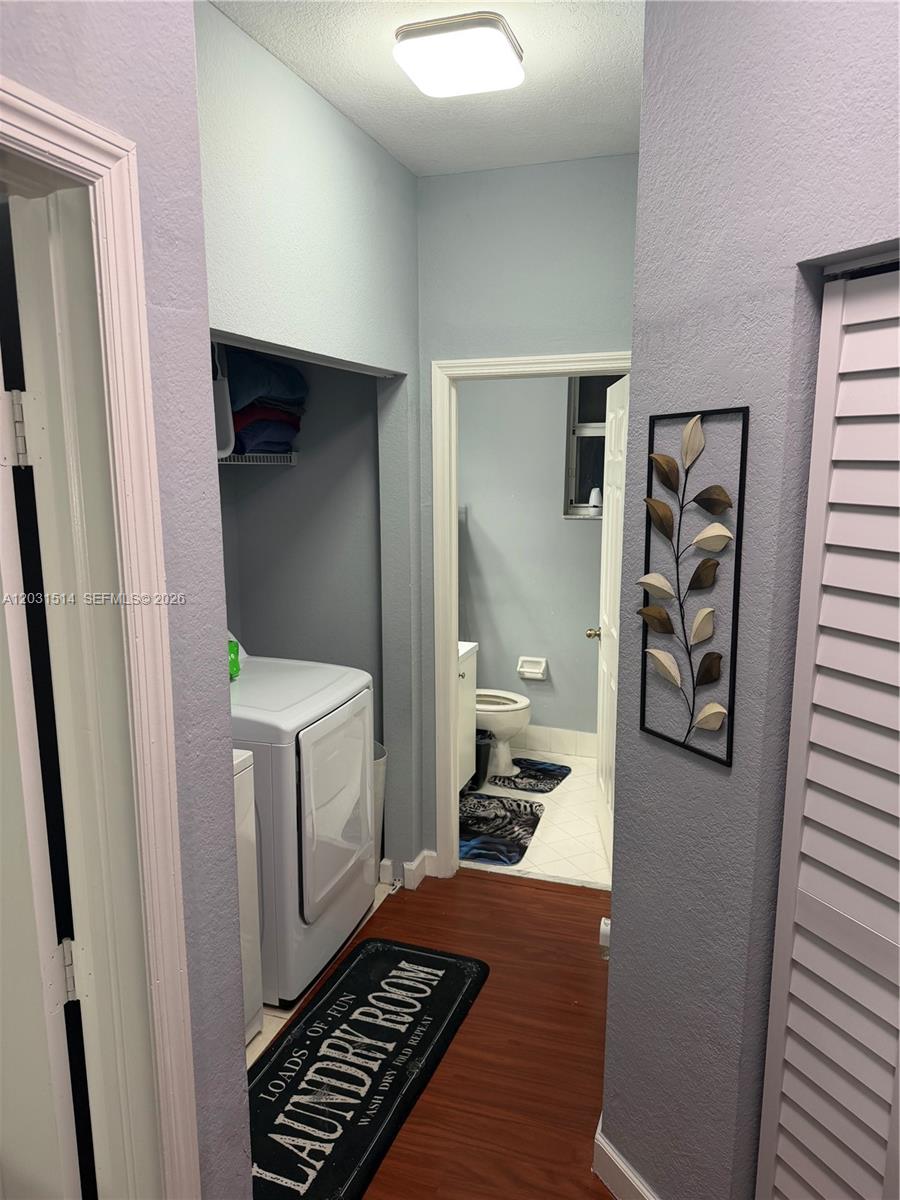 Ver detalles 901 3 / 3 1590 sq. ft. $ 2026-06-04 0 foto