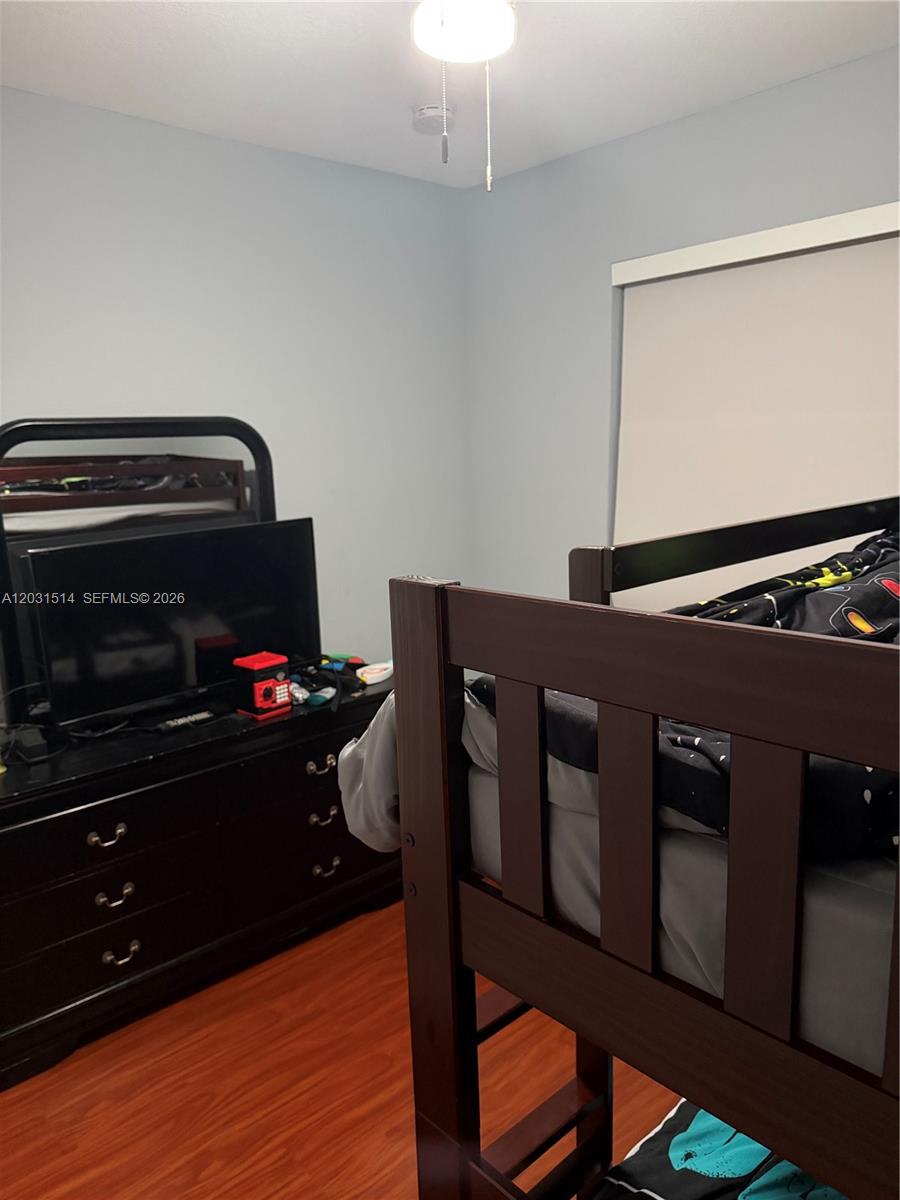 Ver detalles 901 3 / 3 1590 sq. ft. $ 2026-06-04 0 foto