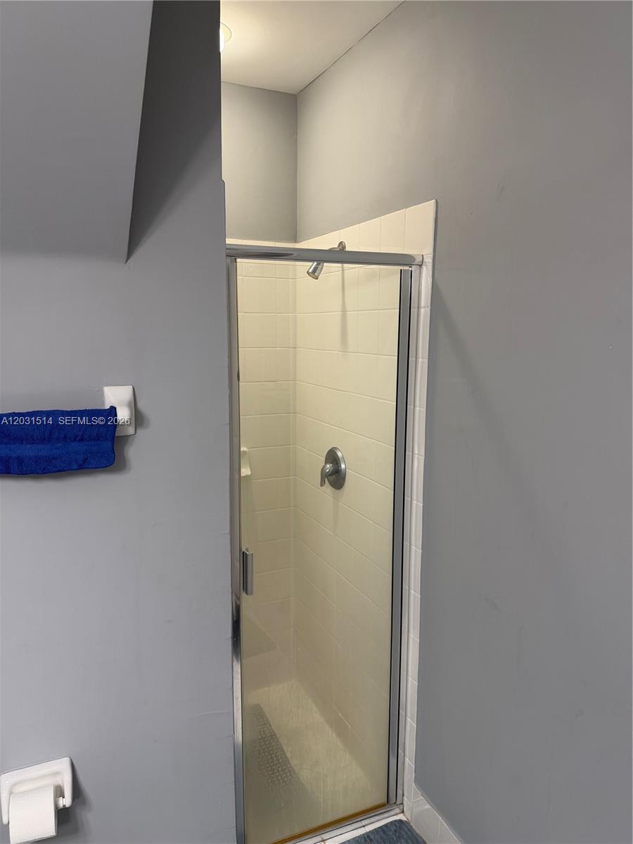 Ver detalles 901 3 / 3 1590 sq. ft. $ 2026-06-04 0 foto